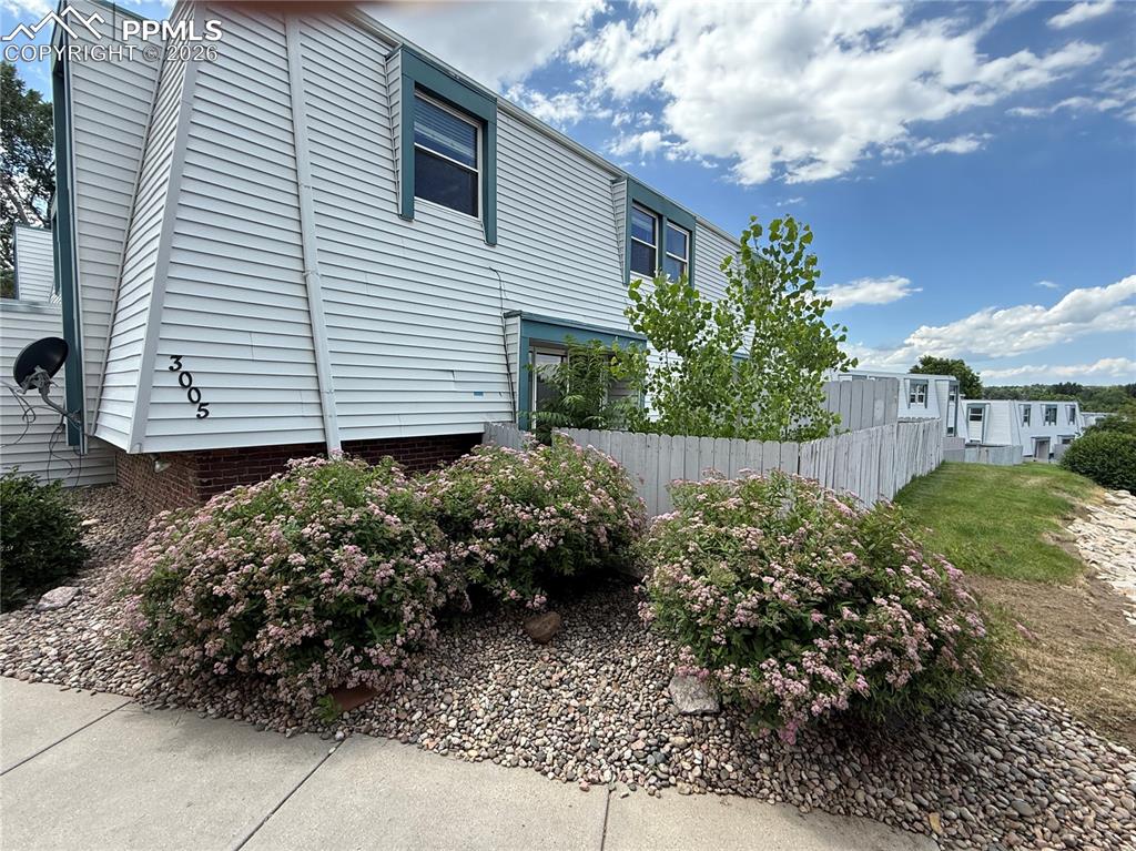 Image 32 of 33: Side of Structure