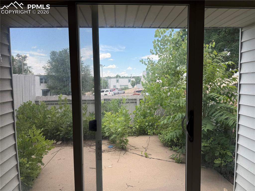 Image 33 of 33: Entry