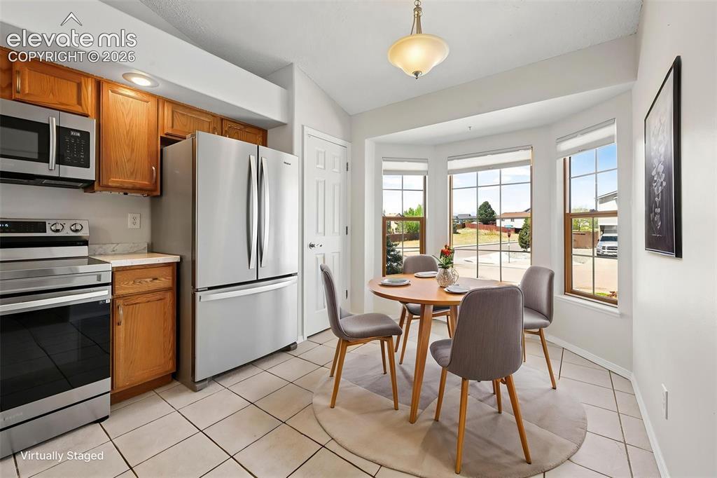 Image 7 of 42: Kitchen