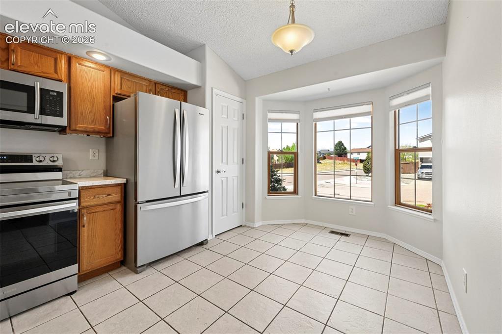 Image 8 of 42: Kitchen