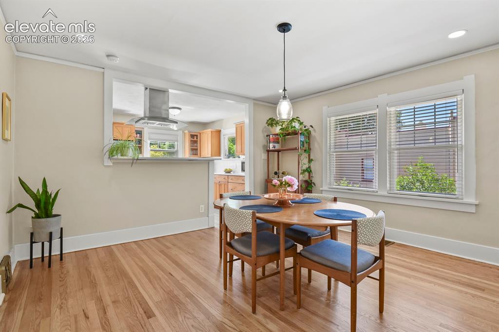 Image 13 of 49: Dining Area