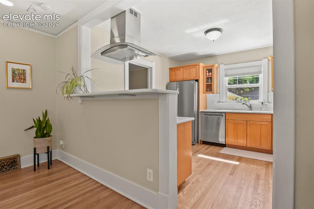 Image 15 of 49: Kitchen