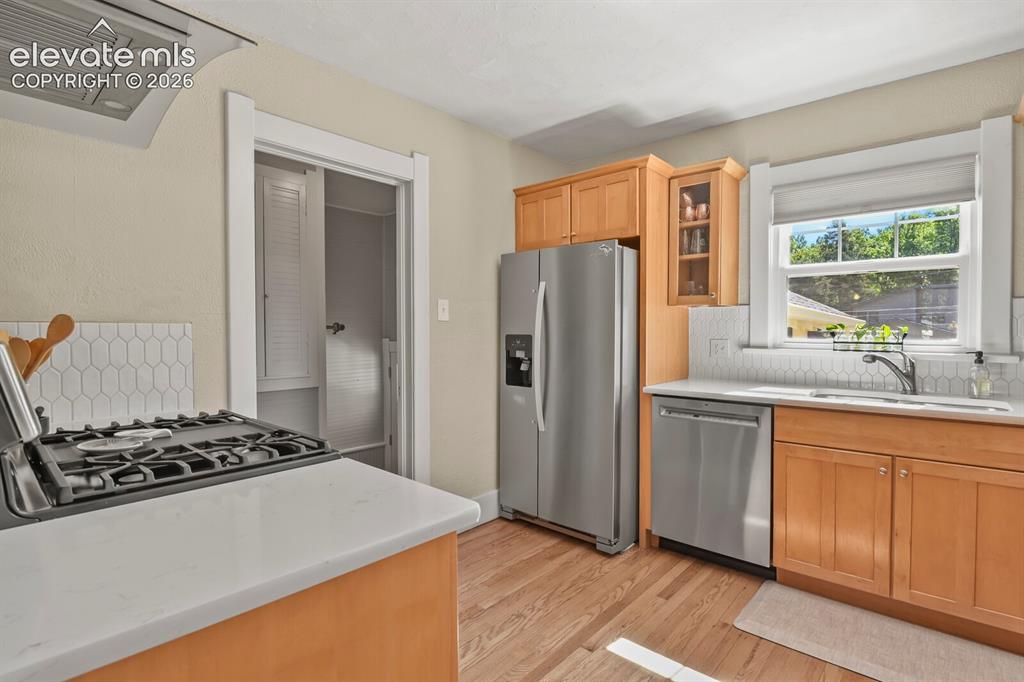 Image 16 of 49: Kitchen