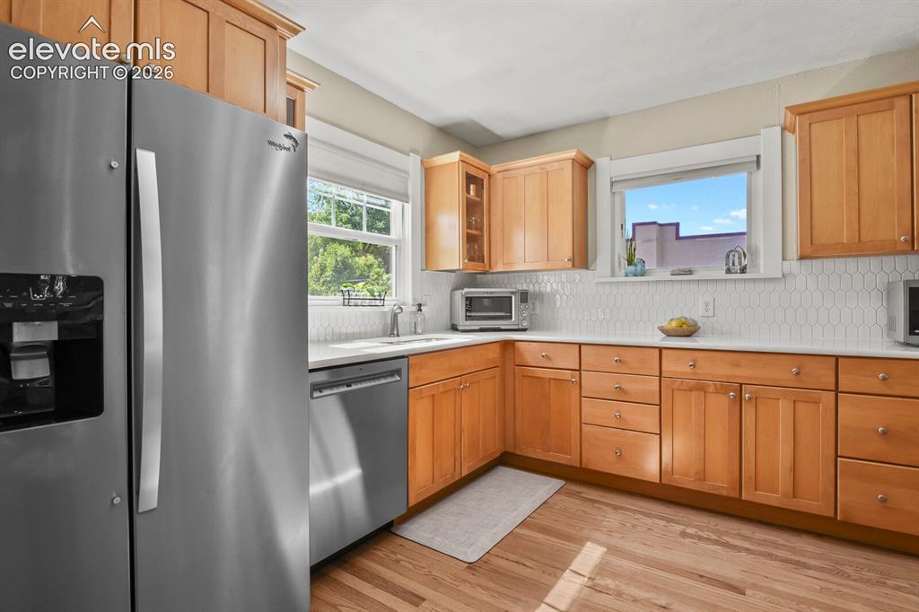 Image 19 of 49: Kitchen