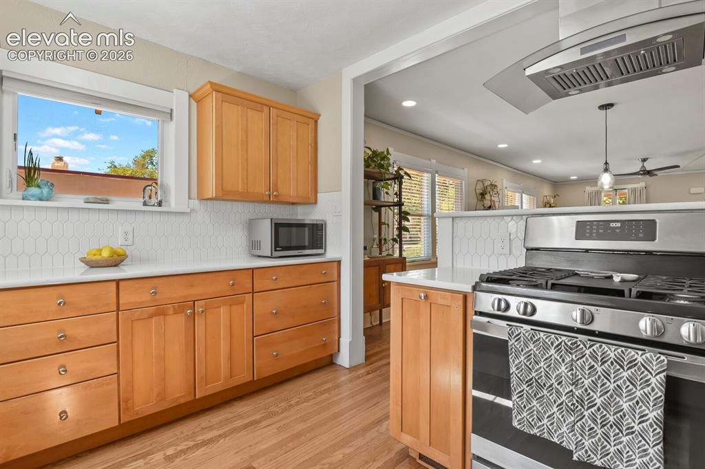 Image 20 of 49: Kitchen