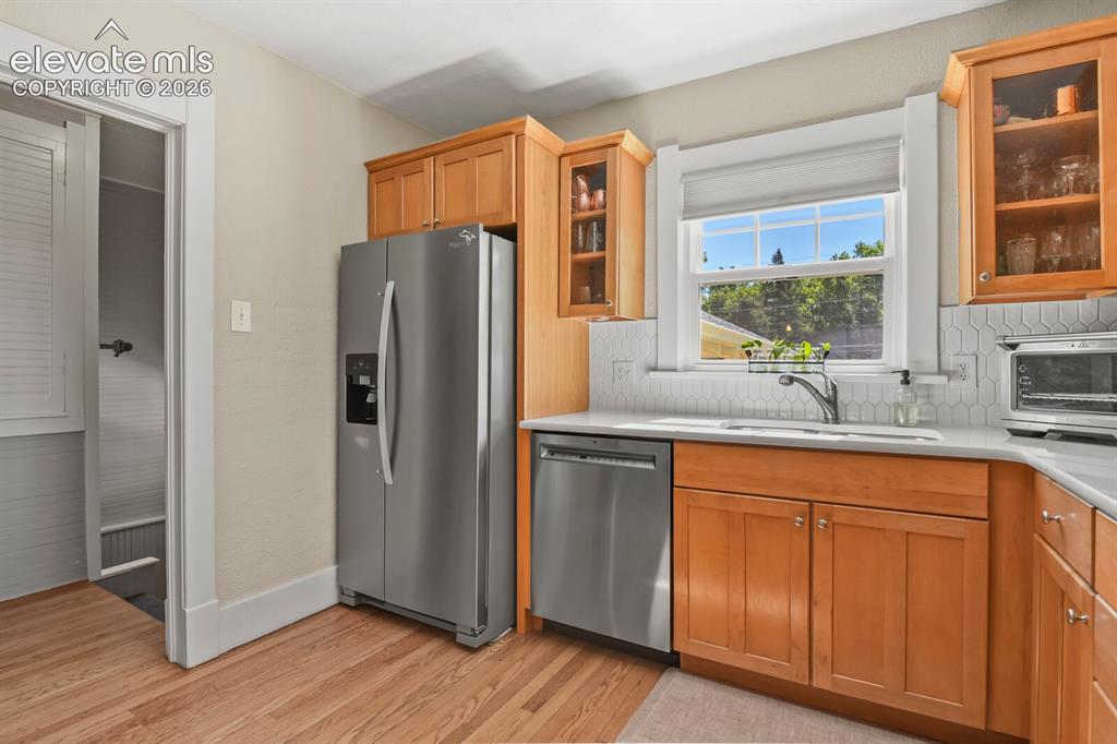 Image 21 of 49: Kitchen