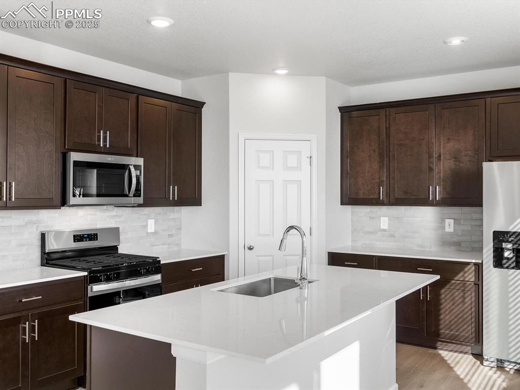 Image 2 of 25: Kitchen