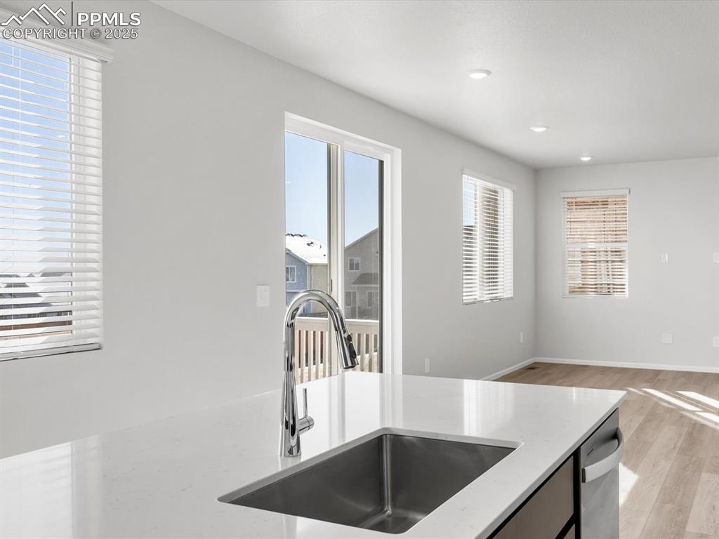 Image 6 of 25: Kitchen