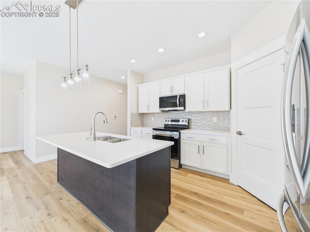 Image 14 of 36: Kitchen