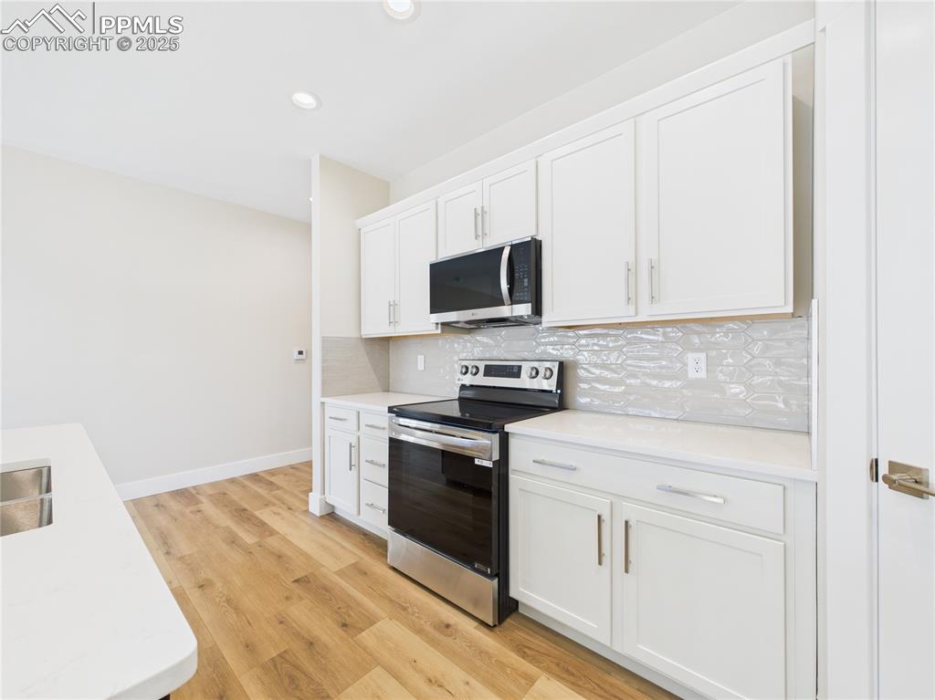 Image 15 of 36: Kitchen