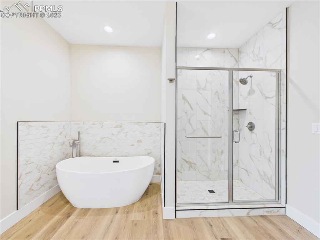 Image 29 of 36: Bathroom