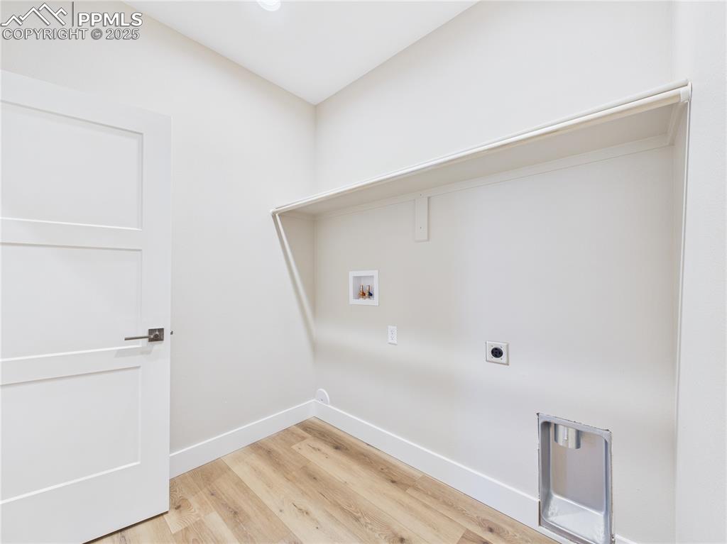 Image 33 of 36: Laundry