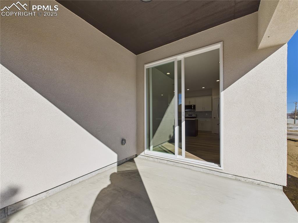 Image 34 of 36: Patio