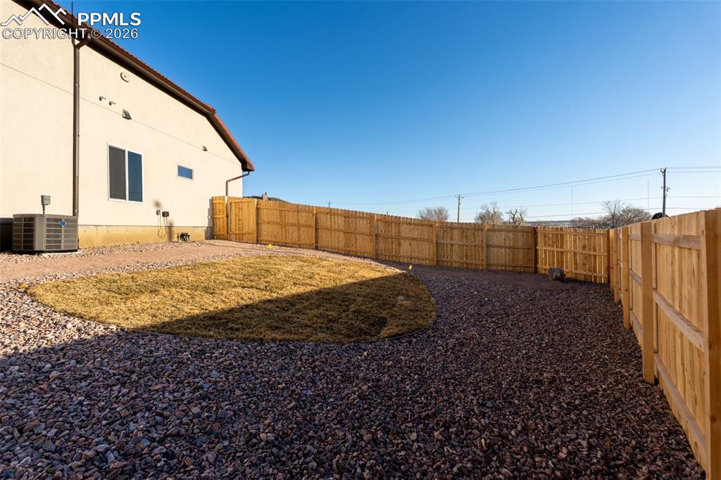 Image 41 of 44: Yard