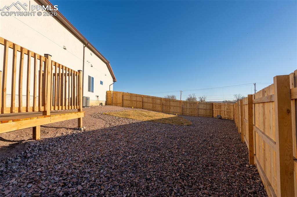 Image 43 of 44: Yard