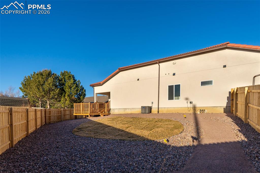 Image 44 of 44: Back of Structure