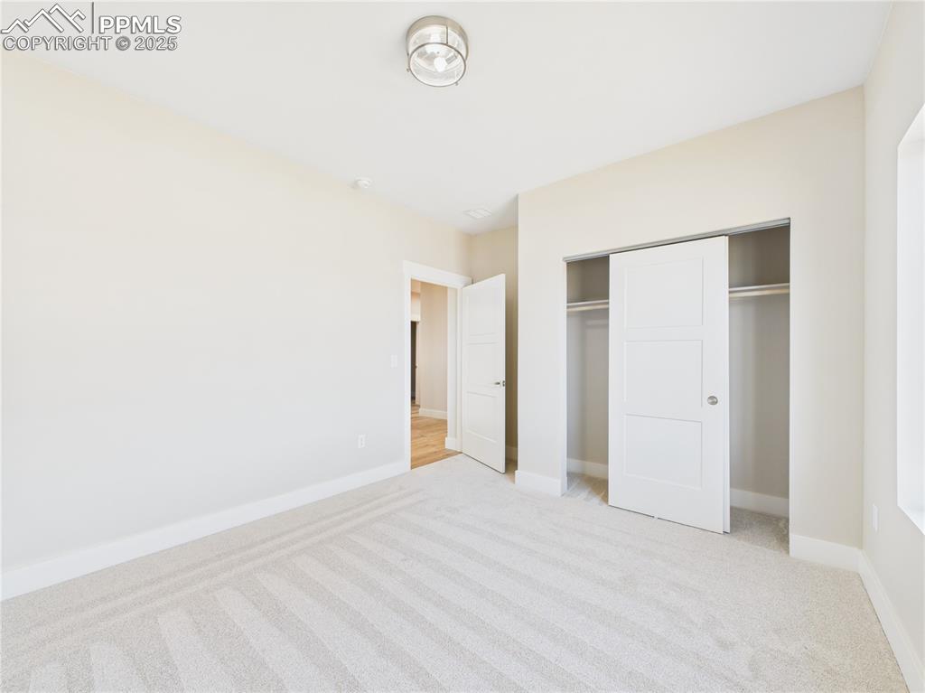 Image 7 of 36: Bedroom