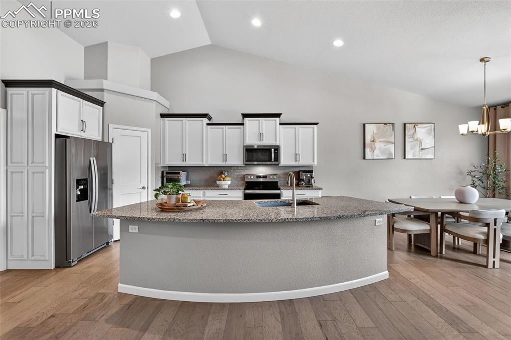 Image 11 of 31: Kitchen