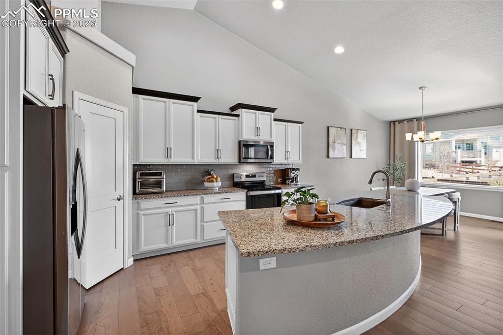 Image 12 of 31: Kitchen