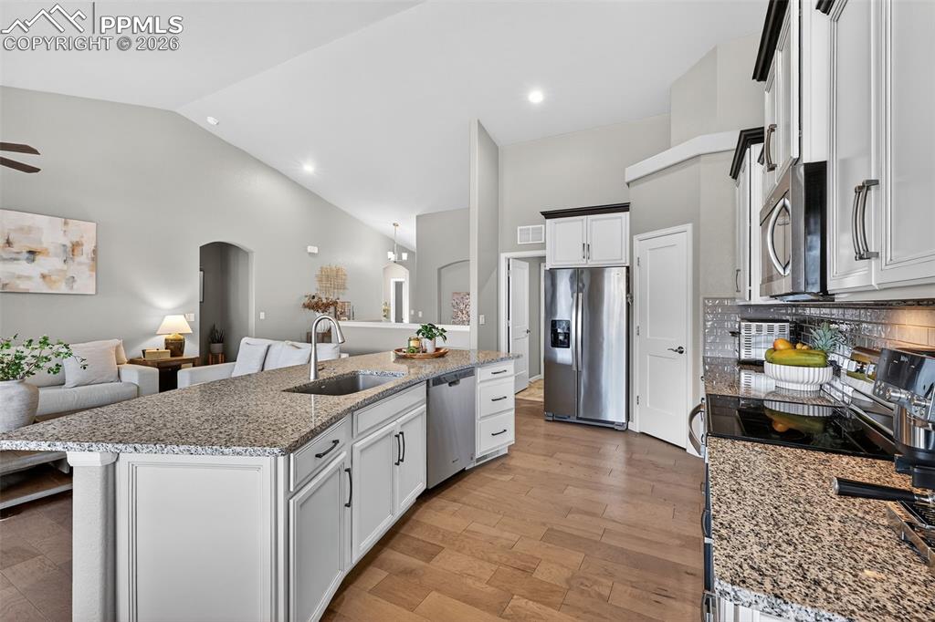 Image 15 of 31: Kitchen