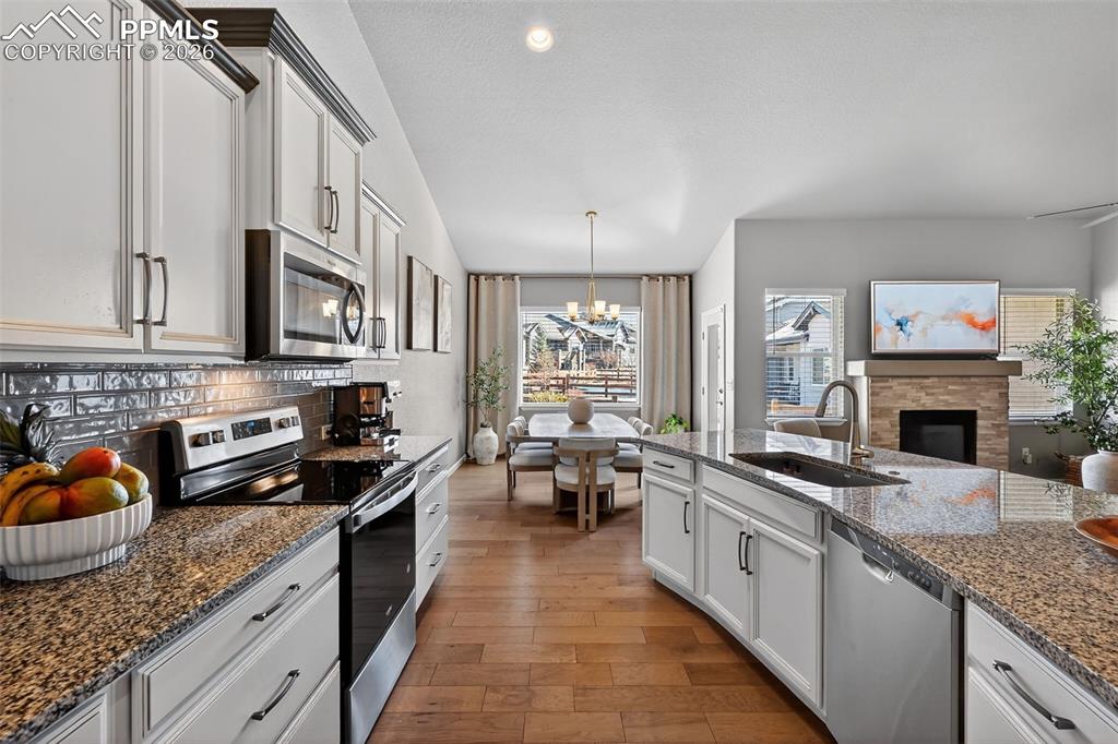 Image 16 of 31: Kitchen