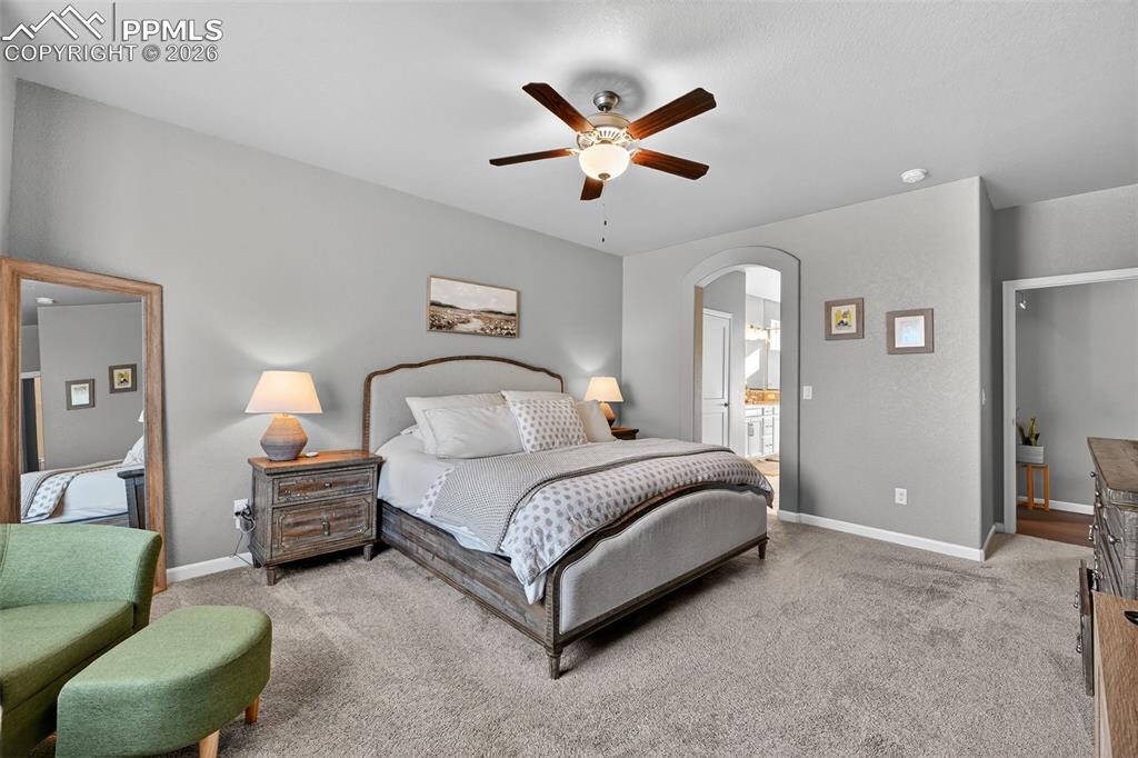 Image 17 of 31: Bedroom