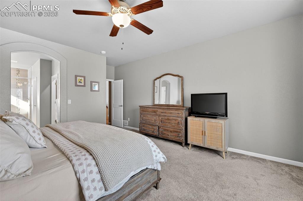 Image 18 of 31: Bedroom