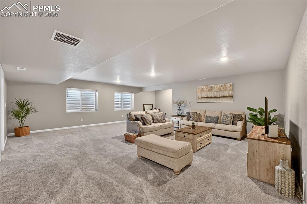 Image 23 of 31: Living Room