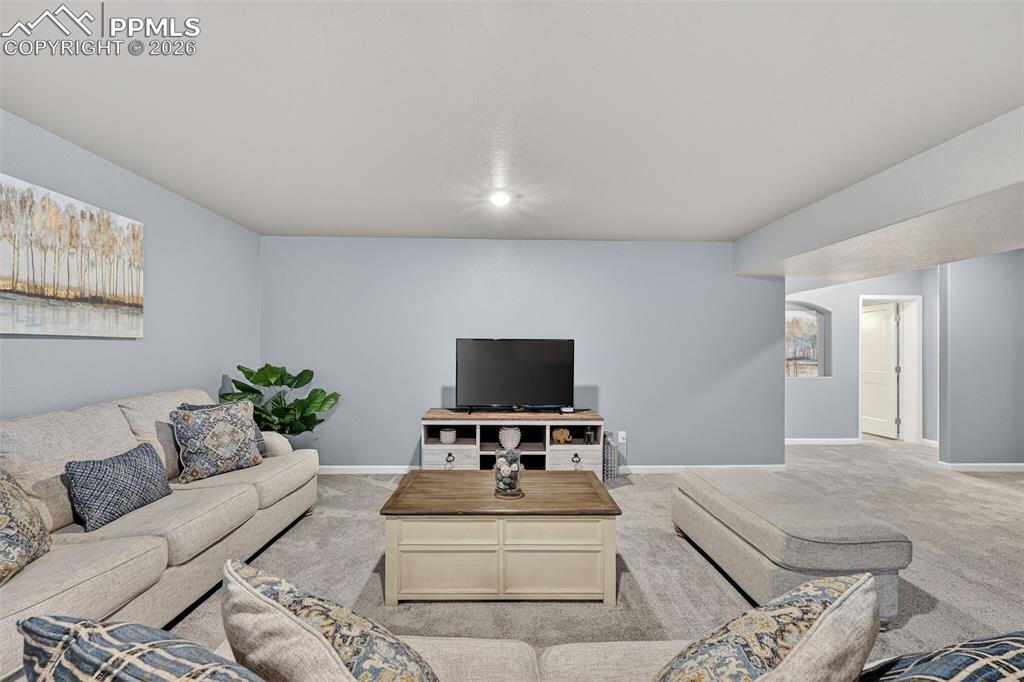 Image 24 of 31: Living Room