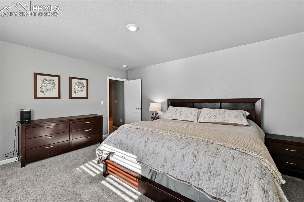 Image 26 of 31: Bedroom