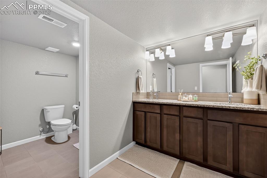 Image 27 of 31: Bathroom