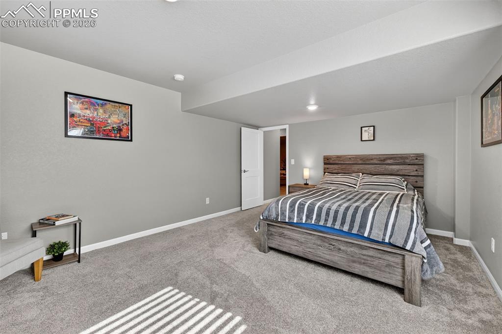 Image 29 of 31: Bedroom