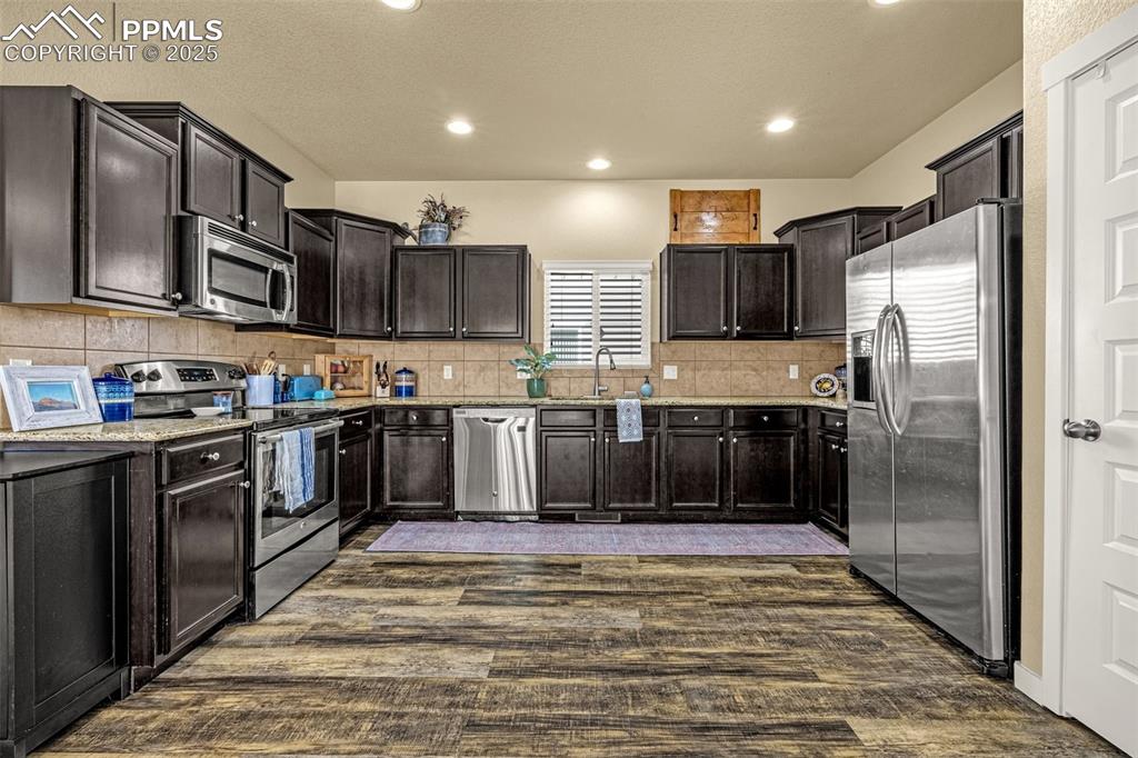 Image 10 of 39: Kitchen