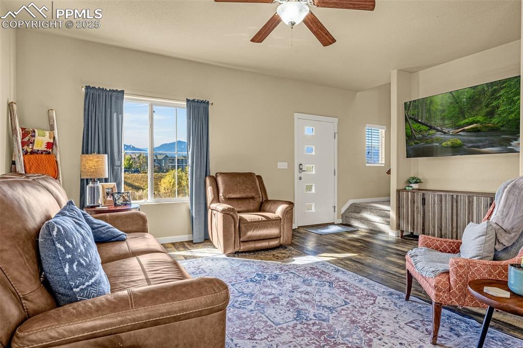 Image 7 of 39: Living Room