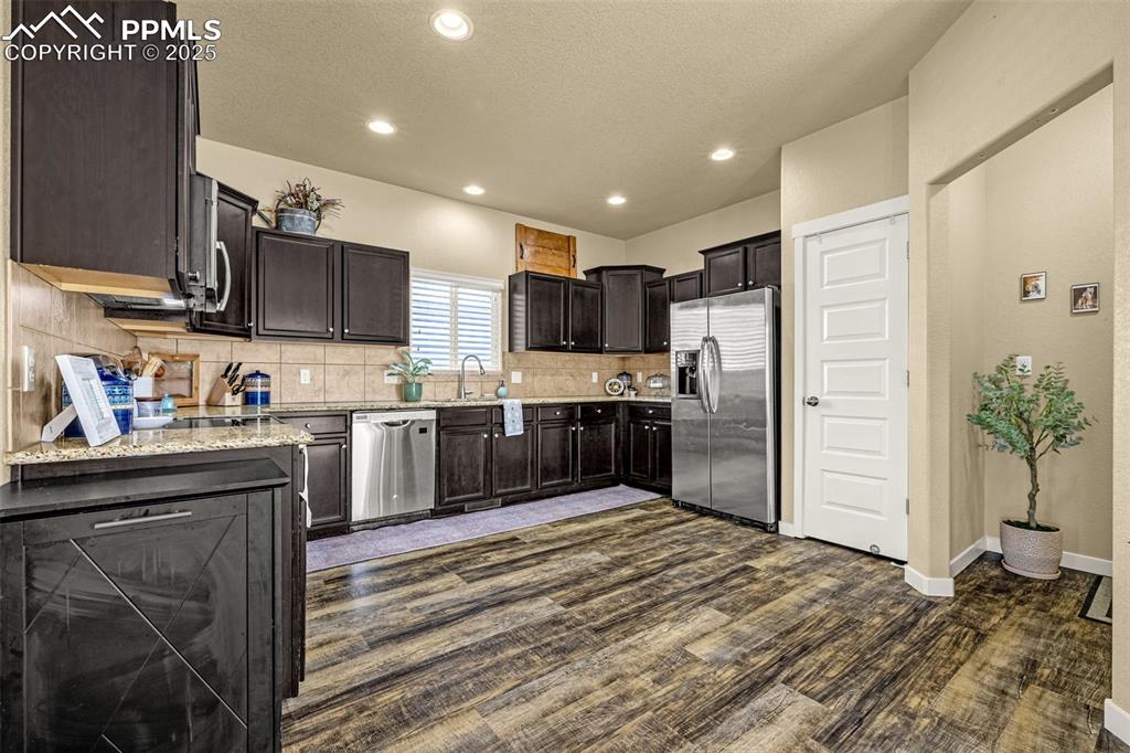 Image 9 of 39: Kitchen