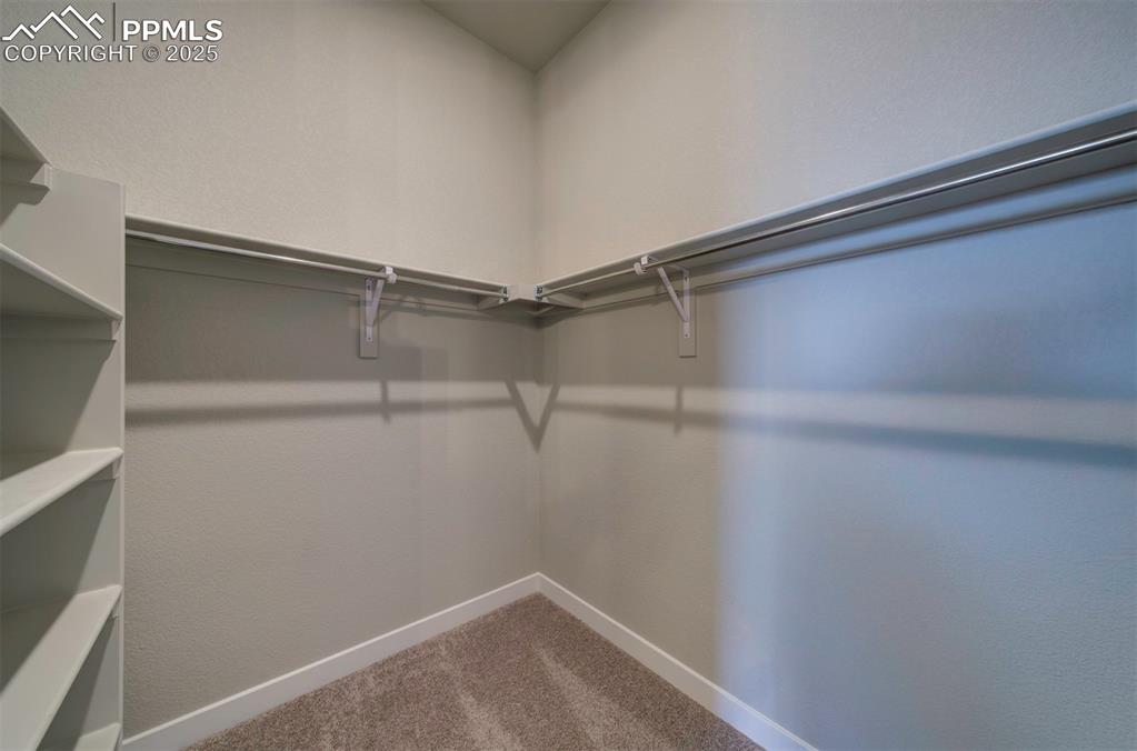 Image 28 of 36: Closet