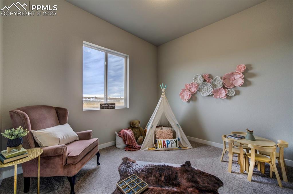 Image 31 of 36: Bedroom