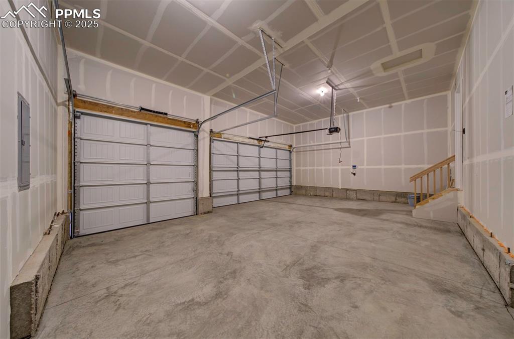 Image 36 of 36: Garage