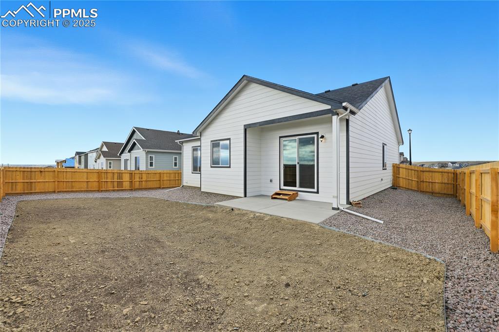 Image 5 of 36: Back of Structure