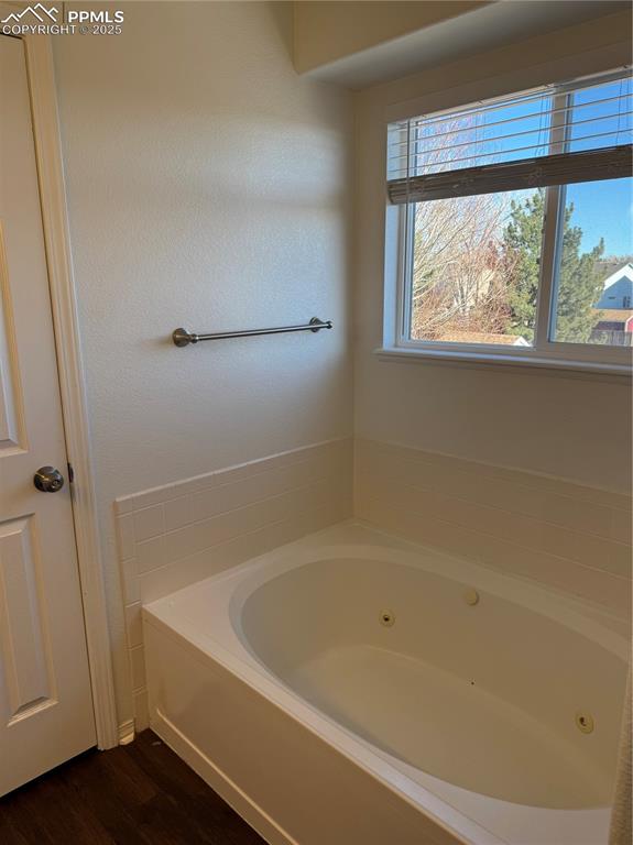 Image 10 of 19: Bathroom