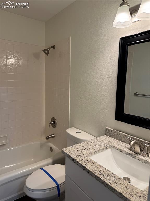 Image 14 of 19: Bathroom