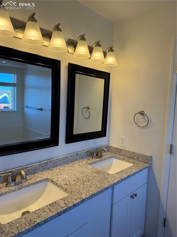 Image 9 of 19: Bathroom