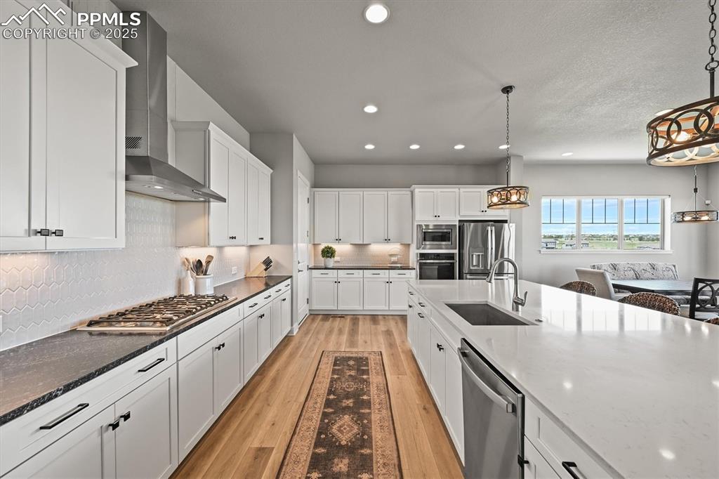 Image 11 of 47: Kitchen