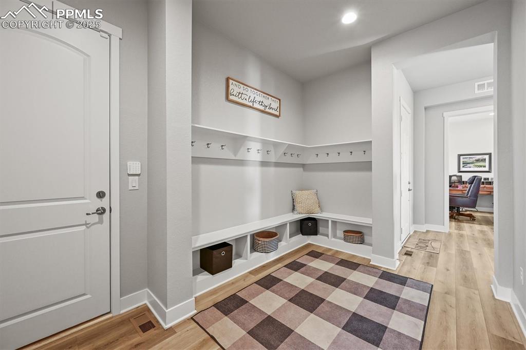 Image 16 of 47: Mud Room
