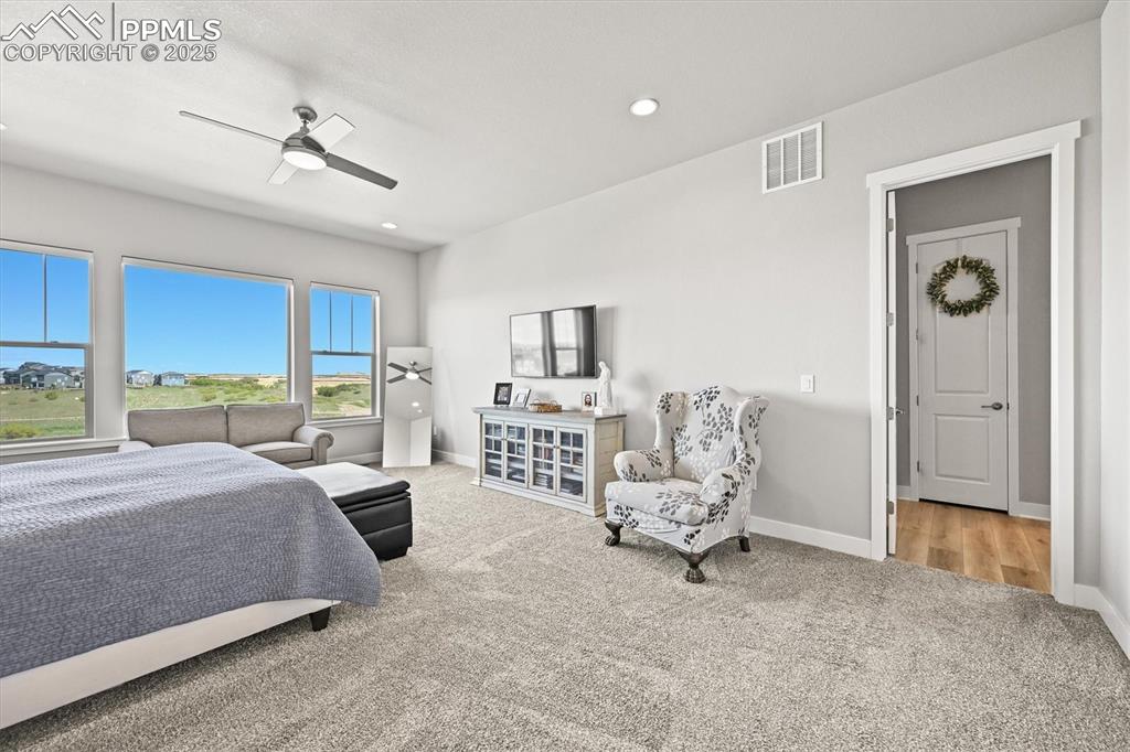 Image 17 of 47: Bedroom