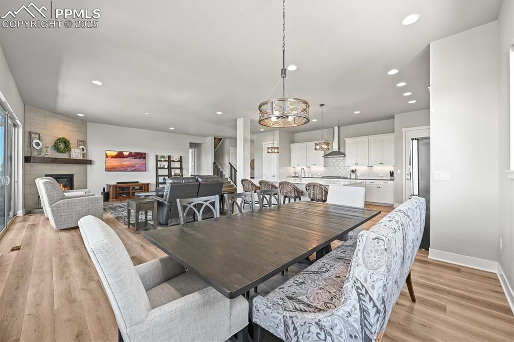 Image 38 of 47: Dining Area