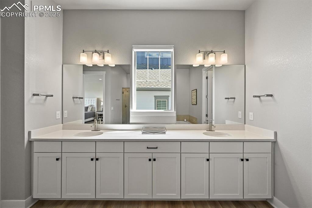 Image 42 of 47: Bathroom