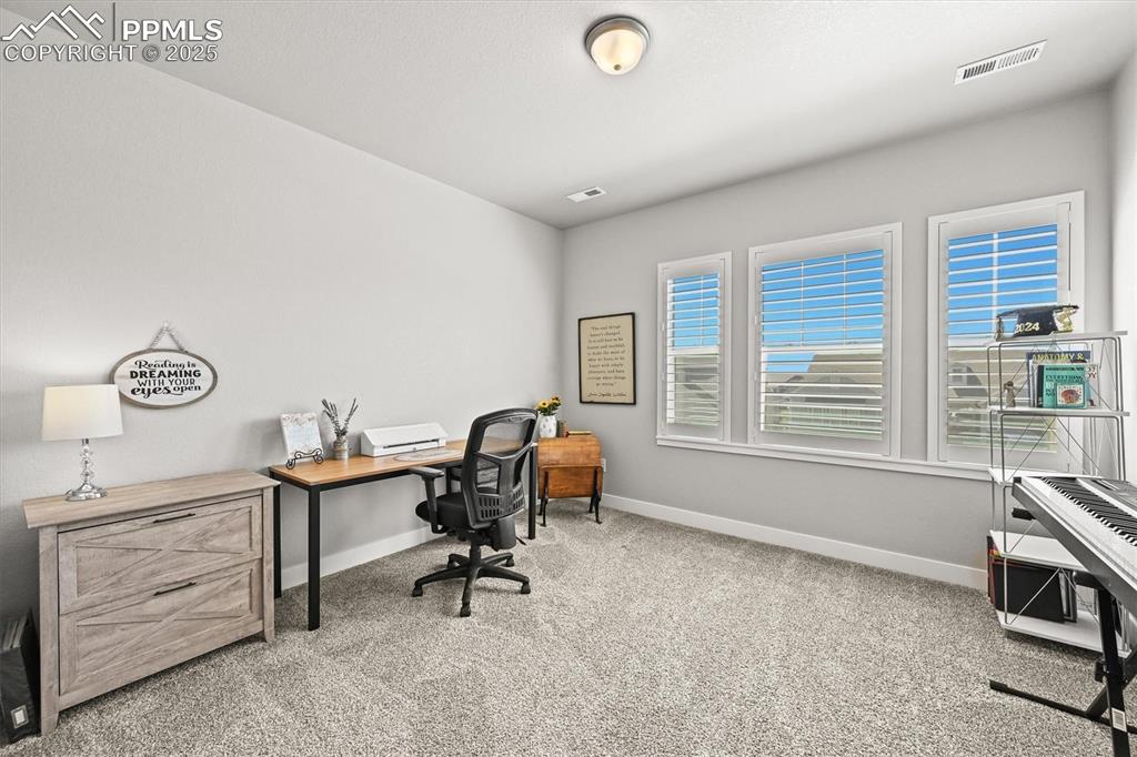 Image 45 of 47: Office