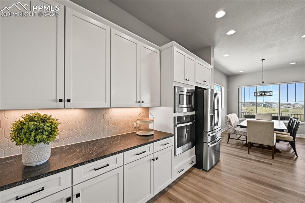 Image 5 of 47: Kitchen