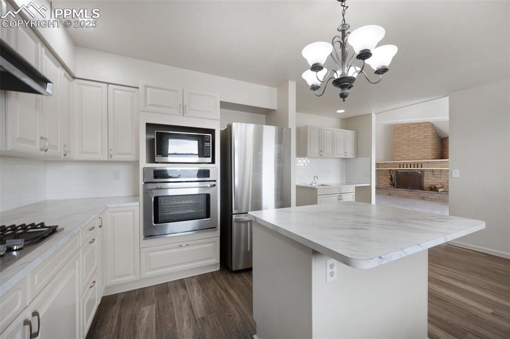 Image 12 of 46: Kitchen